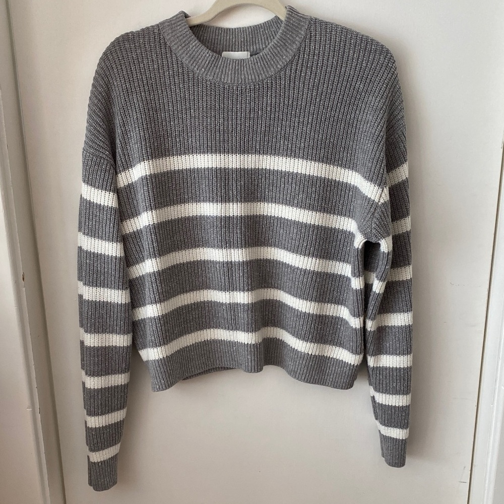 H&M Charcoal and White Striped Cropped Crew Neck Sweater